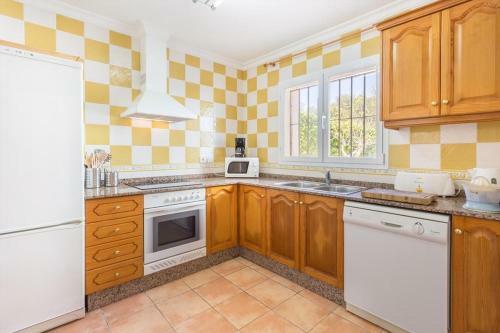Javea Villa Sleeps 6 Pool Air Con Wifi