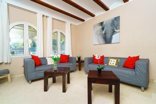 Javea Villa Sleeps 12 With Pool And Wifi