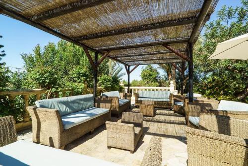 Javea Villa Sleeps 12 With Pool And Wifi