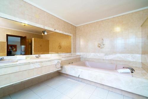 Javea Villa Sleeps 12 With Pool And Wifi