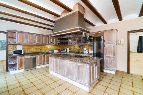 Javea Villa Sleeps 12 With Pool And Wifi