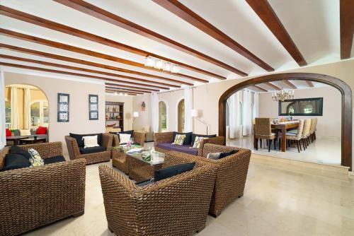 Javea Villa Sleeps 16 With Pool And Wifi