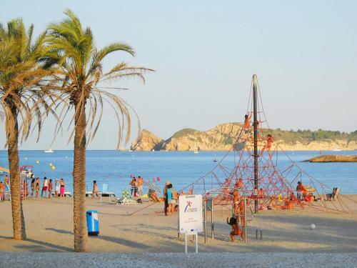 Javea Villa Sleeps 8 With Pool And Wifi
