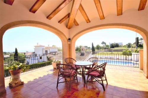Javea Villa Sleeps 8 With Pool And Wifi