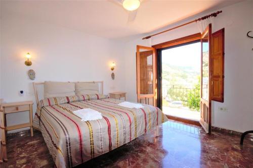 Javea Villa Sleeps 8 With Pool And Wifi