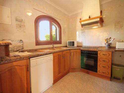 Javea Villa Sleeps 11 With Pool And Wifi