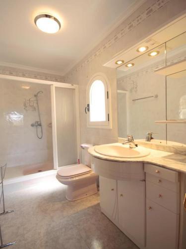 Javea Villa Sleeps 11 With Pool And Wifi