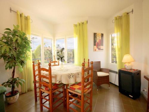 Javea Apartment Sleeps 4 With Pool And Wifi