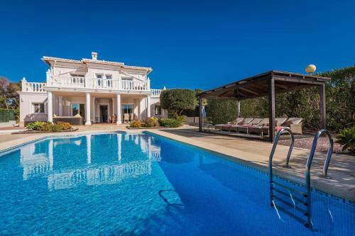 Javea Villa Sleeps 6 With Pool Air Con And Free Wifi