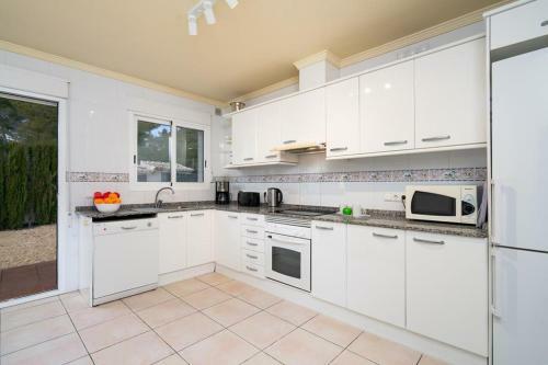 Javea Villa Sleeps 6 With Pool Air Con And Free Wifi