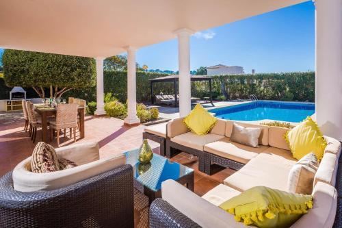 Javea Villa Sleeps 6 With Pool Air Con And Free Wifi