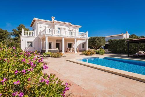 Javea Villa Sleeps 6 With Pool Air Con And Free Wifi