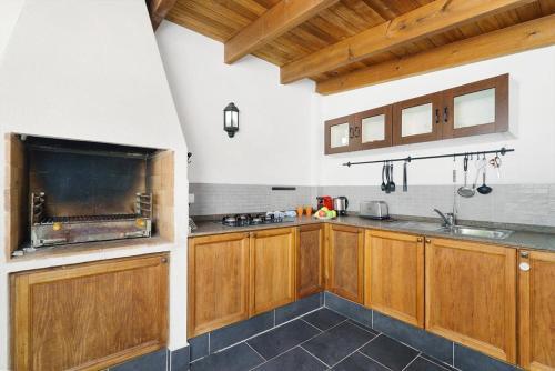 Javea Villa Sleeps 10 With Pool Air Con And Free Wifi