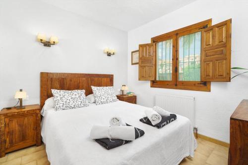 Javea Villa Sleeps 10 With Pool Air Con And Free Wifi