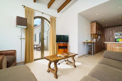 Javea Villa Sleeps 10 With Pool Air Con And Free Wifi