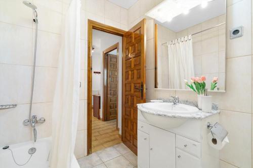 Javea Villa Sleeps 10 With Pool Air Con And Free Wifi