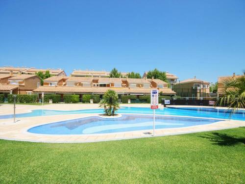 Apartment In Javea Sleeps 4 With Pool Air Con And Wifi
