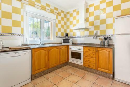 Javea Holiday Home Sleeps 4 With Pool Air Con And Wifi