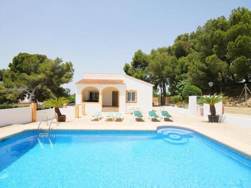 Javea Villa Sleeps 6 With Pool And Wifi