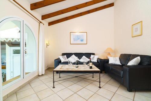 Javea Villa Sleeps 6 With Pool Air Con And Free Wifi