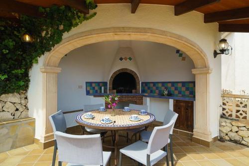 Javea Villa Sleeps 6 With Pool Air Con And Free Wifi