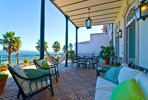 Bed & Breakfast Cascais Front Sea Bay View