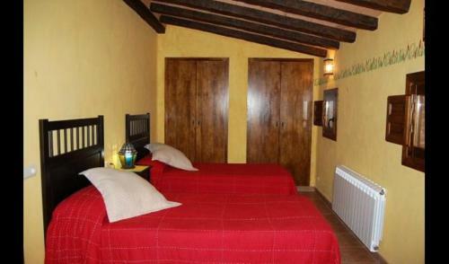 Juncosa Villa Sleeps 11 With Pool