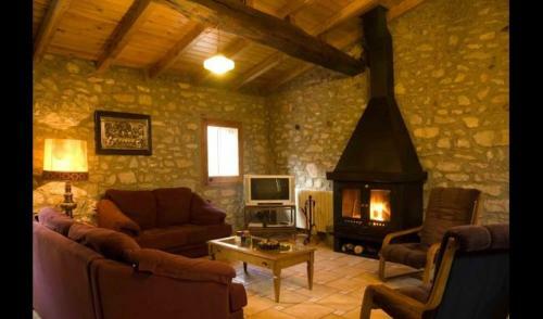 Joanetes Villa Sleeps 8 With Pool