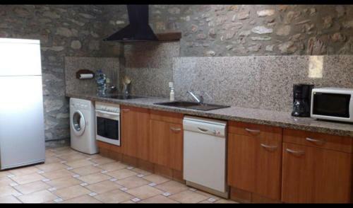 Joanetes Villa Sleeps 8 With Pool
