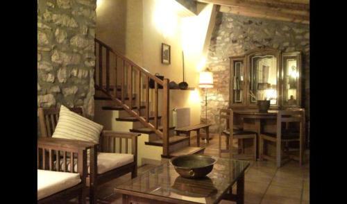 Joanetes Villa Sleeps 8 With Pool