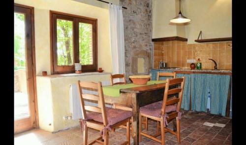 La Bisbal Villa Sleeps 2 With Pool