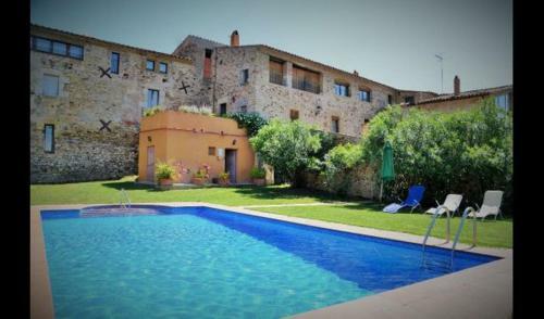 La Bisbal Villa Sleeps 4 With Pool