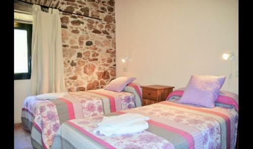 La Bisbal Villa Sleeps 4 With Pool