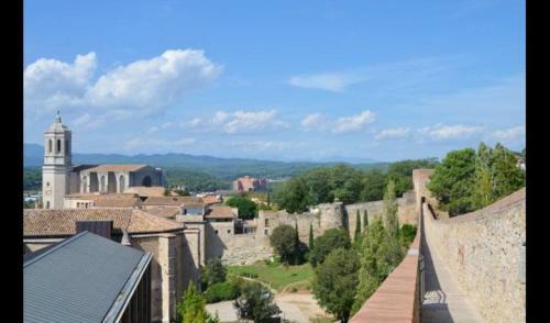 La Bisbal Villa Sleeps 4 With Pool