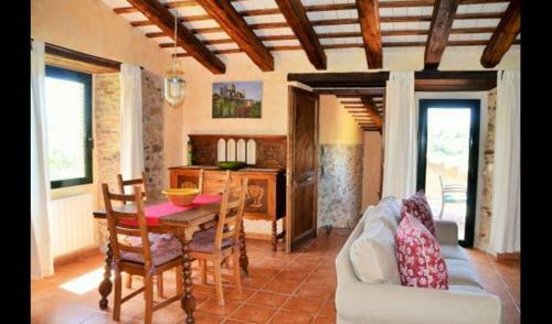 Villa In La Bisbal Sleeps 4 Includes Swimming Pool 8
