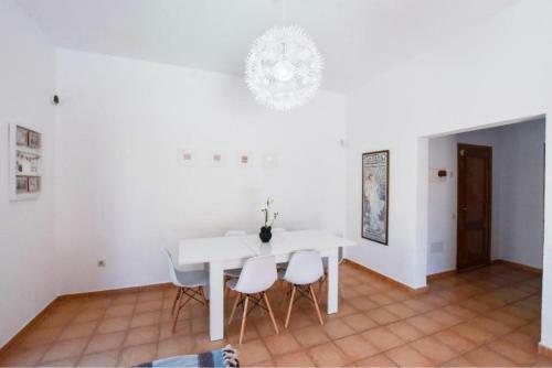 Longstay Villa With Wifi, Private Pool & Bbq