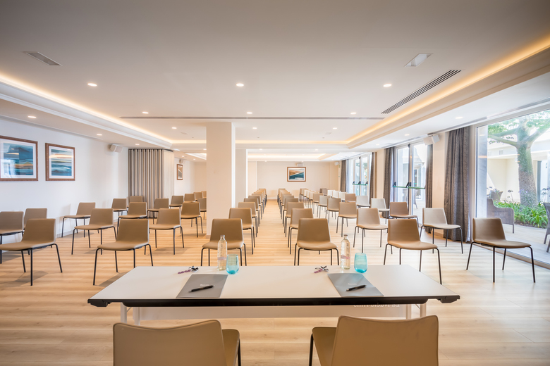 Hotel Barcel� La Nuc�a Hills
