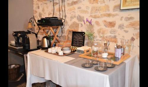 La Llacuna Villa Sleeps 3 With Pool