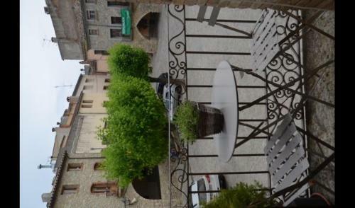 La Llacuna Villa Sleeps 3 With Pool