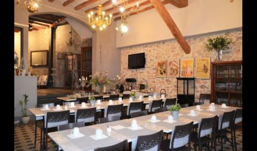 La Llacuna Villa Sleeps 3 With Pool