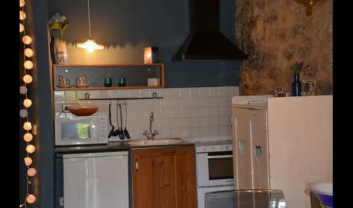 La Llacuna Villa Sleeps 3 With Pool