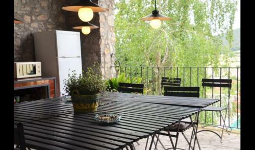 La Llacuna Villa Sleeps 2 With Pool