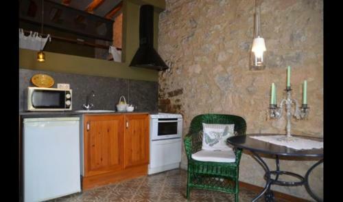 La Llacuna Villa Sleeps 2 With Pool