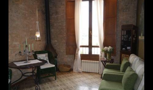 La Llacuna Villa Sleeps 2 With Pool