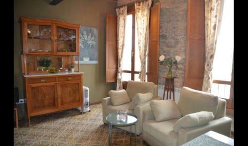 Villa In La Llacuna Sleeps 2 With Pool