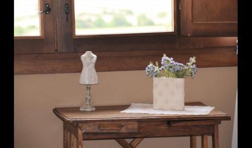 La Llacuna Villa Sleeps 4 With Pool