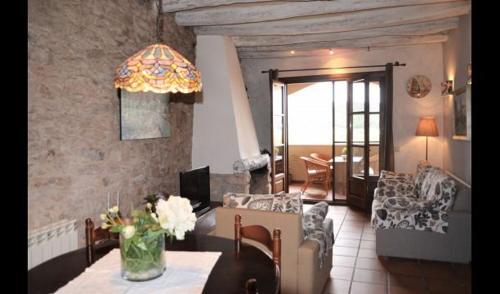 La Llacuna Villa Sleeps 4 With Pool
