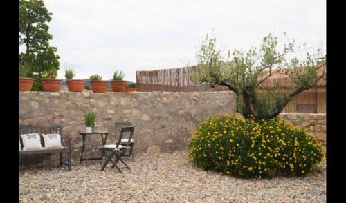 La Llacuna Villa Sleeps 5 With Pool