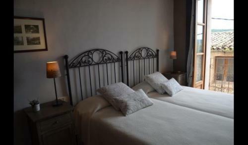 La Llacuna Villa Sleeps 5 With Pool