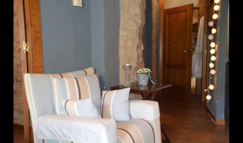 La Llacuna Villa Sleeps 32 With Pool